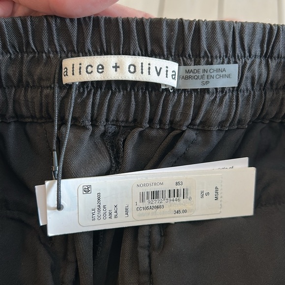 Alice + Olivia Britney Patch Pocket Shorts in Black NWT - Picture 6 of 8